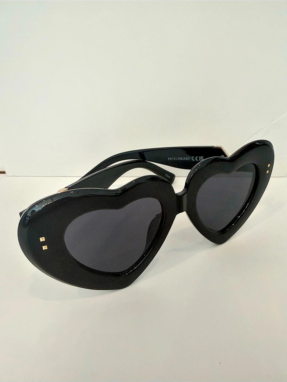 Heart-Shaped Black Sunglasses
